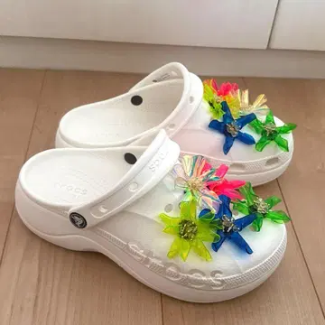 [ 새상품급 ] crocs 통굽 화이트 지비츠 포함