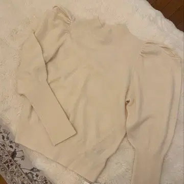 CELFORD 아이보리 퍼프 슬리브 니트