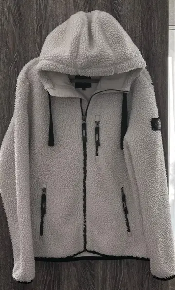 새상품급 NATIONAL GEOGRAPHIC 보아 플리스 자켓 M 사이즈