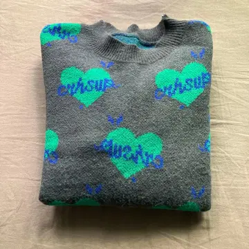 그레이 하트 무늬 니트 스웨터