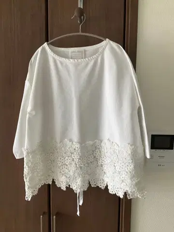 비어즐리 beardsley 밑단 레이스 티셔츠 화이트