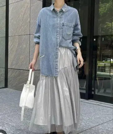 [ 시착만 한 상품 ] Doudou 메탈릭 플레어 스커트 실버