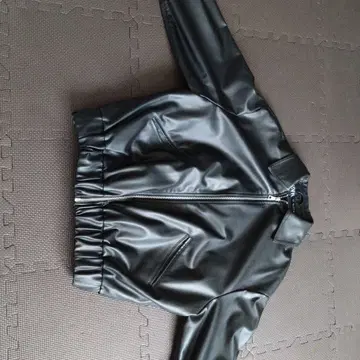 ZARA 블랙 페이크 레더 자켓 M 사이즈