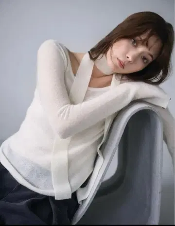 프레이아이디 뒷트임 모헤어 풀오버