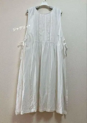 에이프런 원피스 사이드 오픈 리본 화이트 레이어드