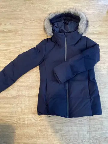 UNIQLO 네이비 심리스 다운 자켓 M 사이즈