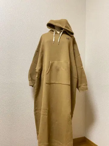 모드 후드 부착 롱 원피스 브라운