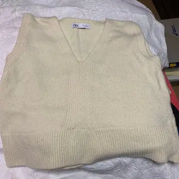 ZARA 아이보리 V넥 니트 베스트 울 100%