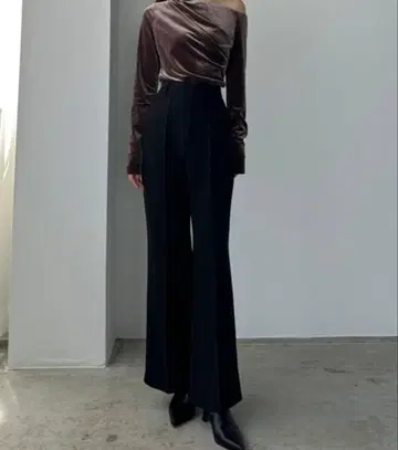 Louere 루엘레 슬랙스 팬츠 핀턱 플레어 팬츠