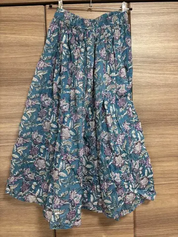 터콰이즈 꽃무늬 플레어 스커트