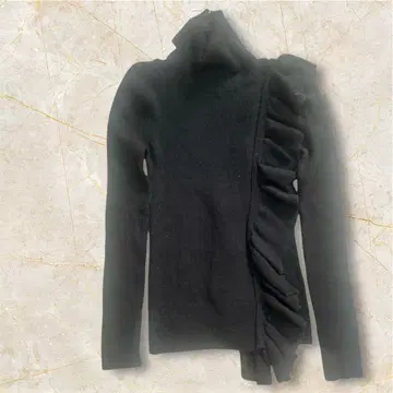 sov. 소브 프릴 포함 블랙 터틀넥 니트 38