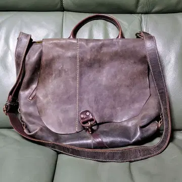 주말 특가 Ain Soph 아인소프 컷팅 플랩 숄더백