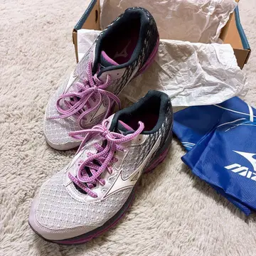 미즈노 러닝화 화이트/핑크/그레이 신발 주머니 포함