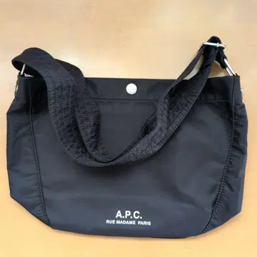 A.P.C. 숄더백 블랙