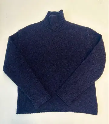 AURALEE 다크 네이비 터틀넥 니트