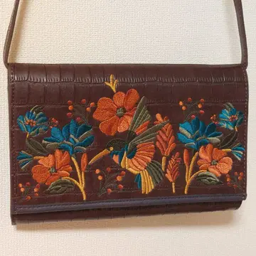 Lily Brown 자수 백