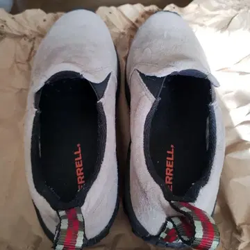 MERRELL 스웨이드 슬립온 베이지