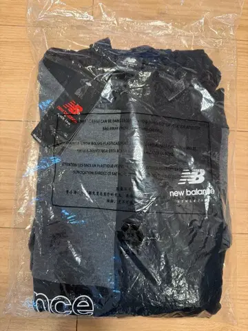 새상품 new balance 후드 부착 트레이닝복