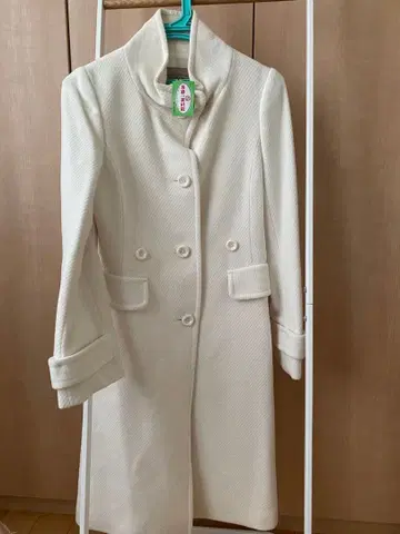화이트 더블 브레스트 롱 코트