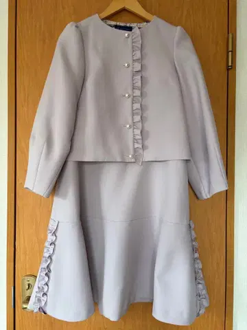 프릴 달린 연보라색 셋업