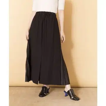 새상품 오즈모시스 플리츠 절개 스커트