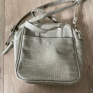 크로커다일 패턴 숄더백