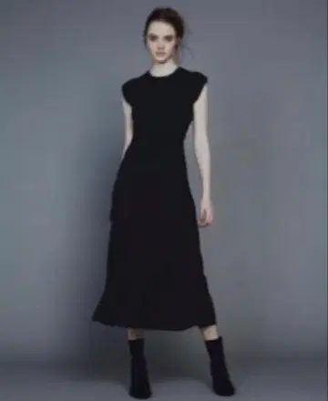 Sov. 달실 스트레치 플리츠 원피스 블랙 / 36