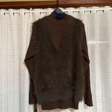 espacecalma 브라운 V넥 퍼 포함 스웨터
