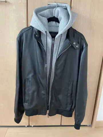 ZARA (자라) 후드 부착 페이크 가죽 자켓 블루종