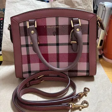 사만다 베가 열쇠 구멍 모티브 체크 무늬 숄더백 새상품급