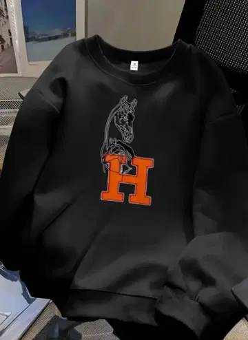 H 로고 블랙 맨투맨 트레이닝복