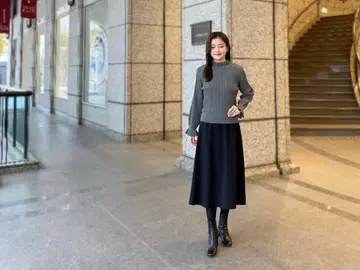 m-i-d 프릴 디자인 긴팔 리브 니트 네이비