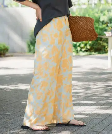 IENA 스쳐 지나간 플라워 핀턱 스트레이트 팬츠