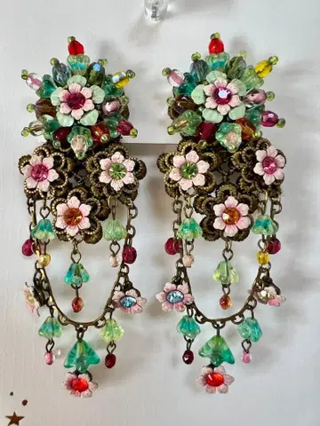 미하엘 네그린 멀티 컬러 롱 귀찌