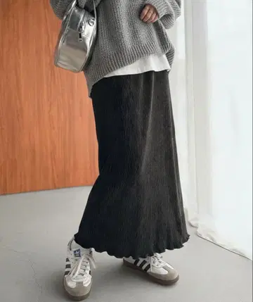 블랙 플리츠 스커트