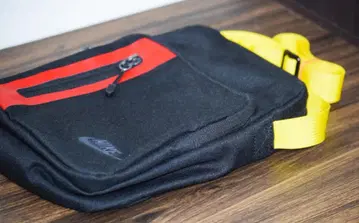 Nike 숄더백 블랙/빨간색/노랑