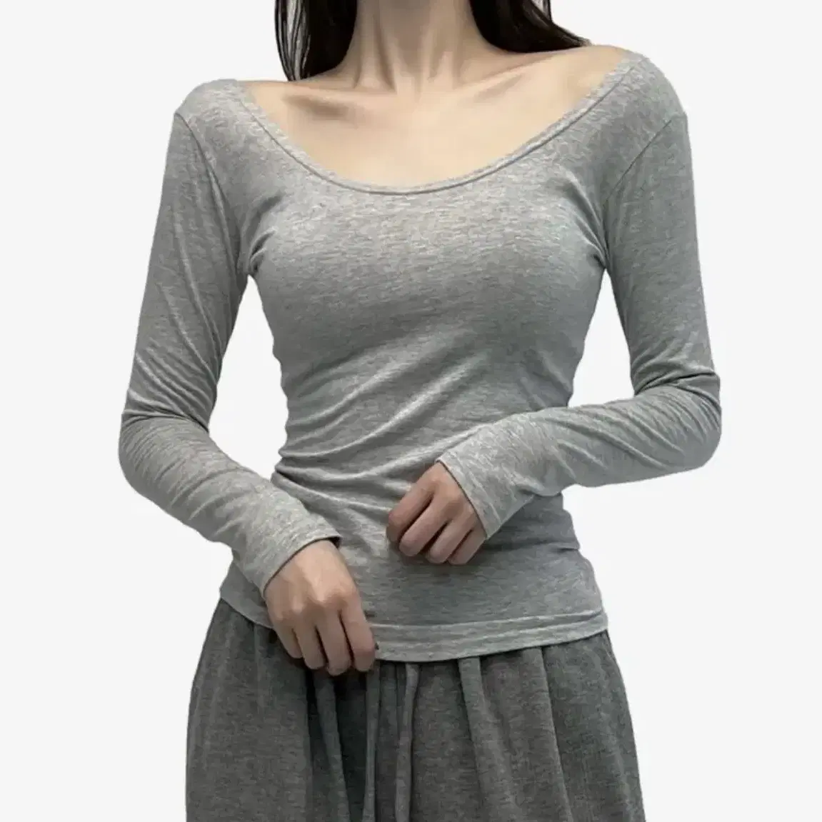 U-neck basic long-sleeved t-shirt