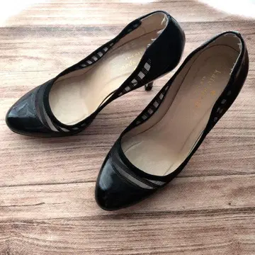 케이트 스페이드 스트라이프 디자인 에나멜 하이힐 펌프스