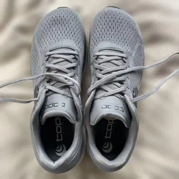 Topo Athletic Phantom 3 러닝화