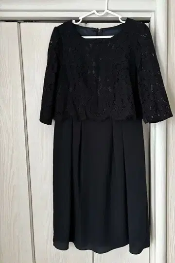 레이스 상의 A라인 드레스