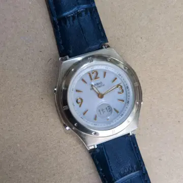 작동품. CASIO 전파 솔라 손목시계 골드/네이비