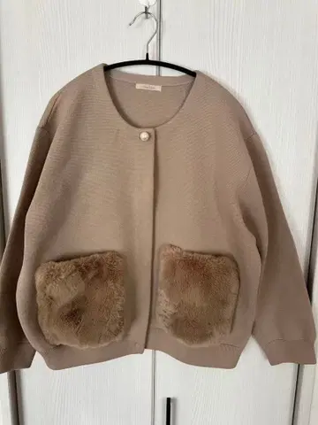 퍼 포켓 니트 가디건 / 로즈 티아라 ( Rose Tiara )