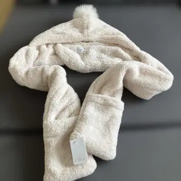 milsa 퍼 모자 & 포켓형 장갑 포함 머플러