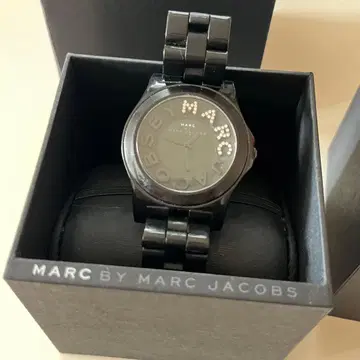 MARC BY MARC JACOBS 블랙 손목시계