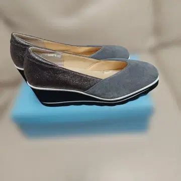 새상품 힐즈아베뉴 스웨이드 바이컬러 펌프스