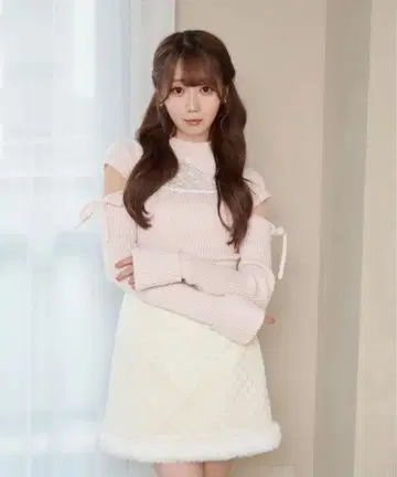 RoseMuse cut out lace point knit tops