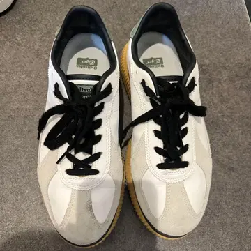 화이트/그레이 레트로 스타일 스니커즈