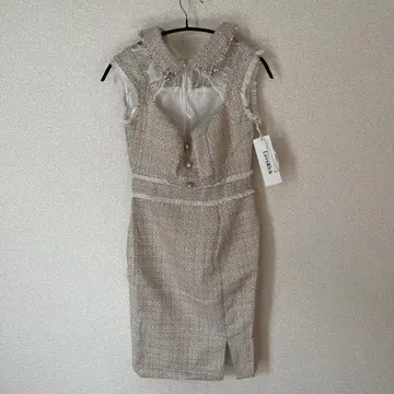 타이트 드레스 레이스 비쥬 포함 베이지 계열