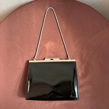 미사용 새상품 블랙 에나멜 클러치백 숄더 포함 13cm x 16.5cm