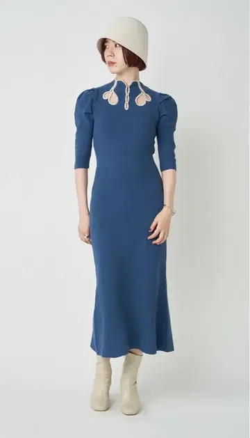 릴리 차이나 컷 아웃 니트 원피스